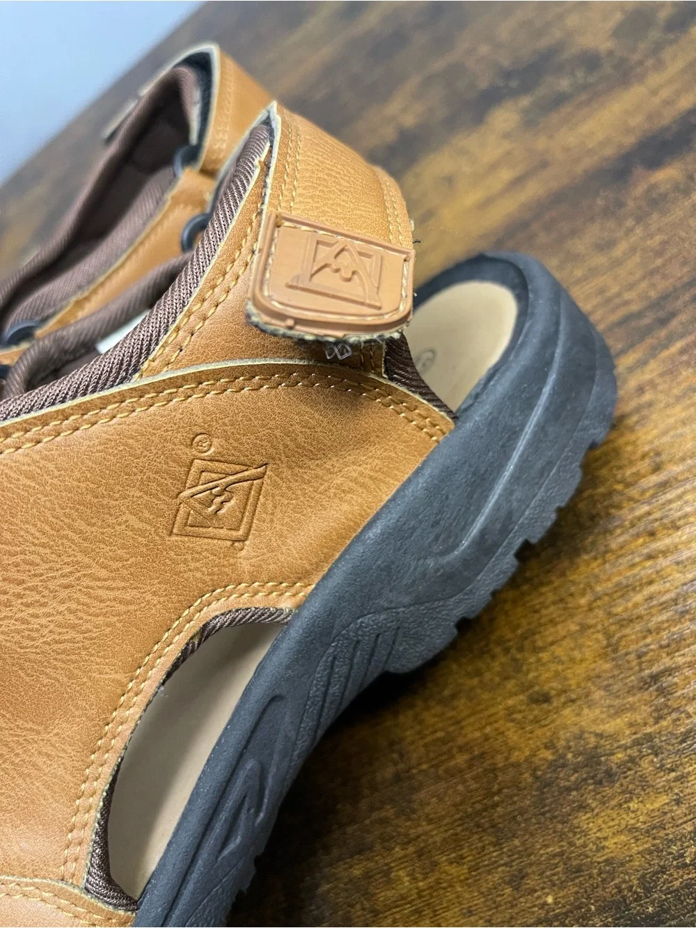 Avalanche Men's Solid Brown/Black Sandals Hook & Loop Strap Logo Accents Sz 8